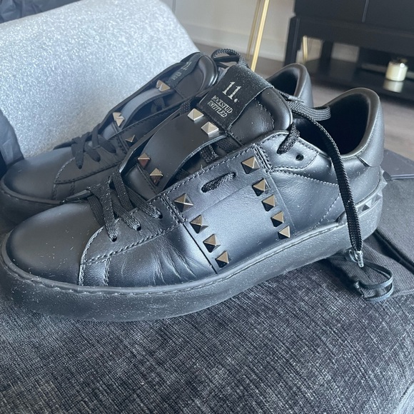 Valentino Garavani Shoes - Valentino Rockstud Sneakers 👟